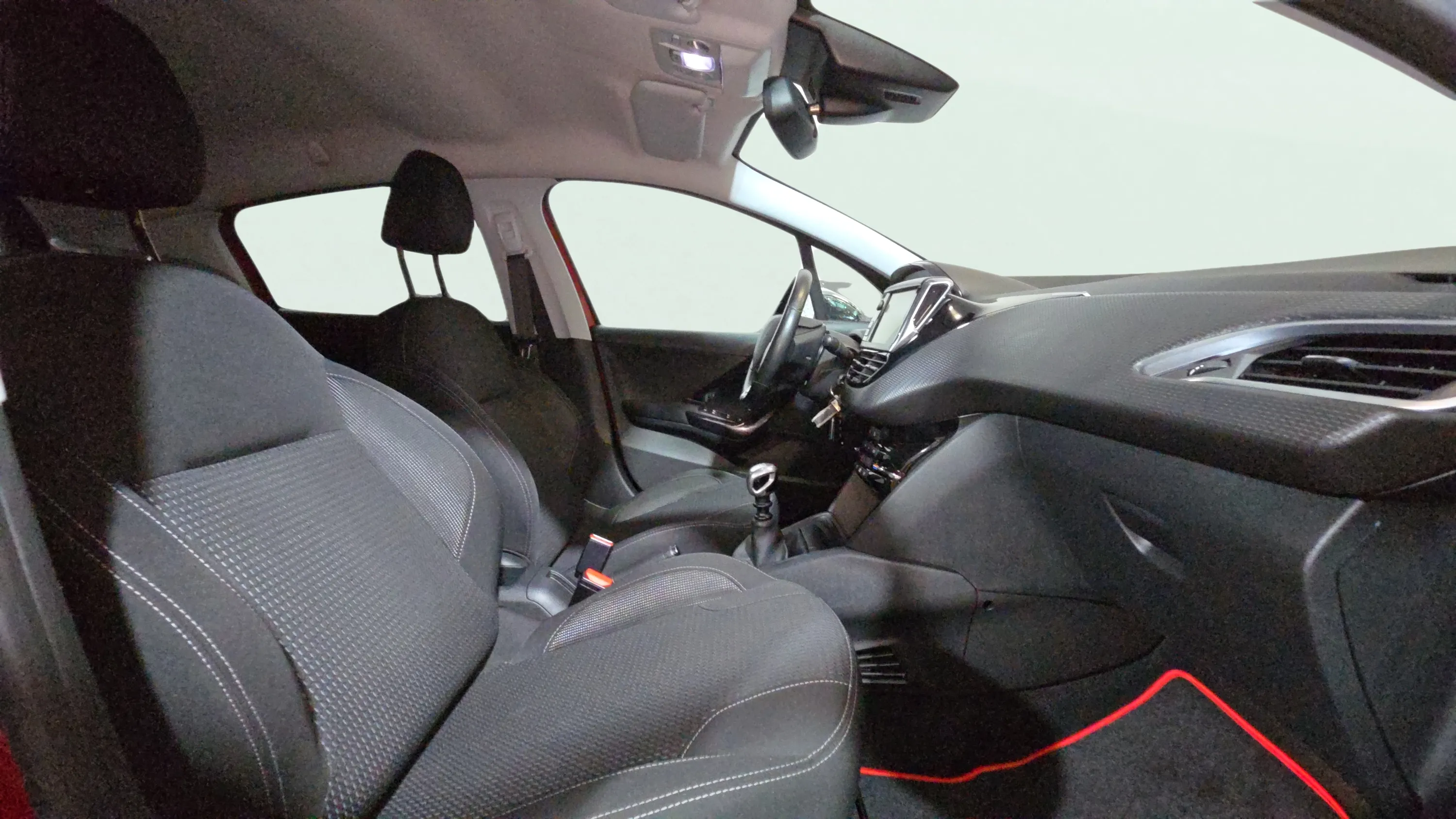 Peugeot 208 Allure 1.2L PureTech - foto 18