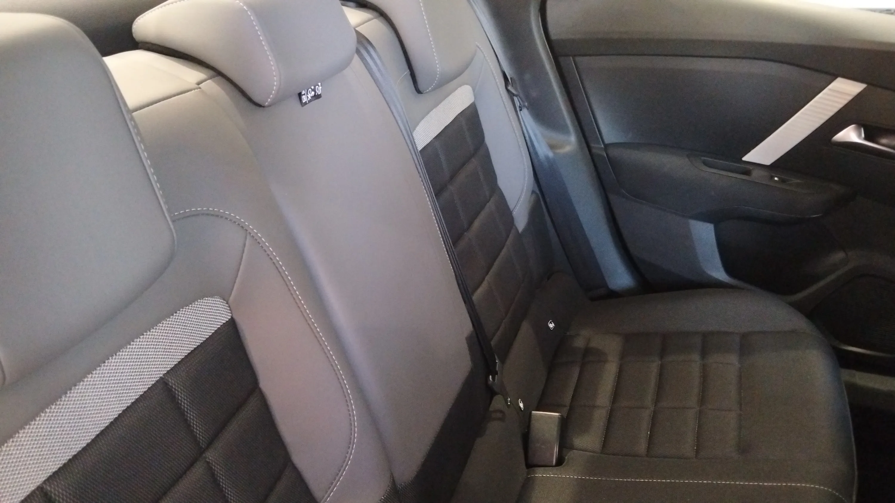 Citroën C4 X Hybrid 145 ë-DCS6 Business Edition - foto 7