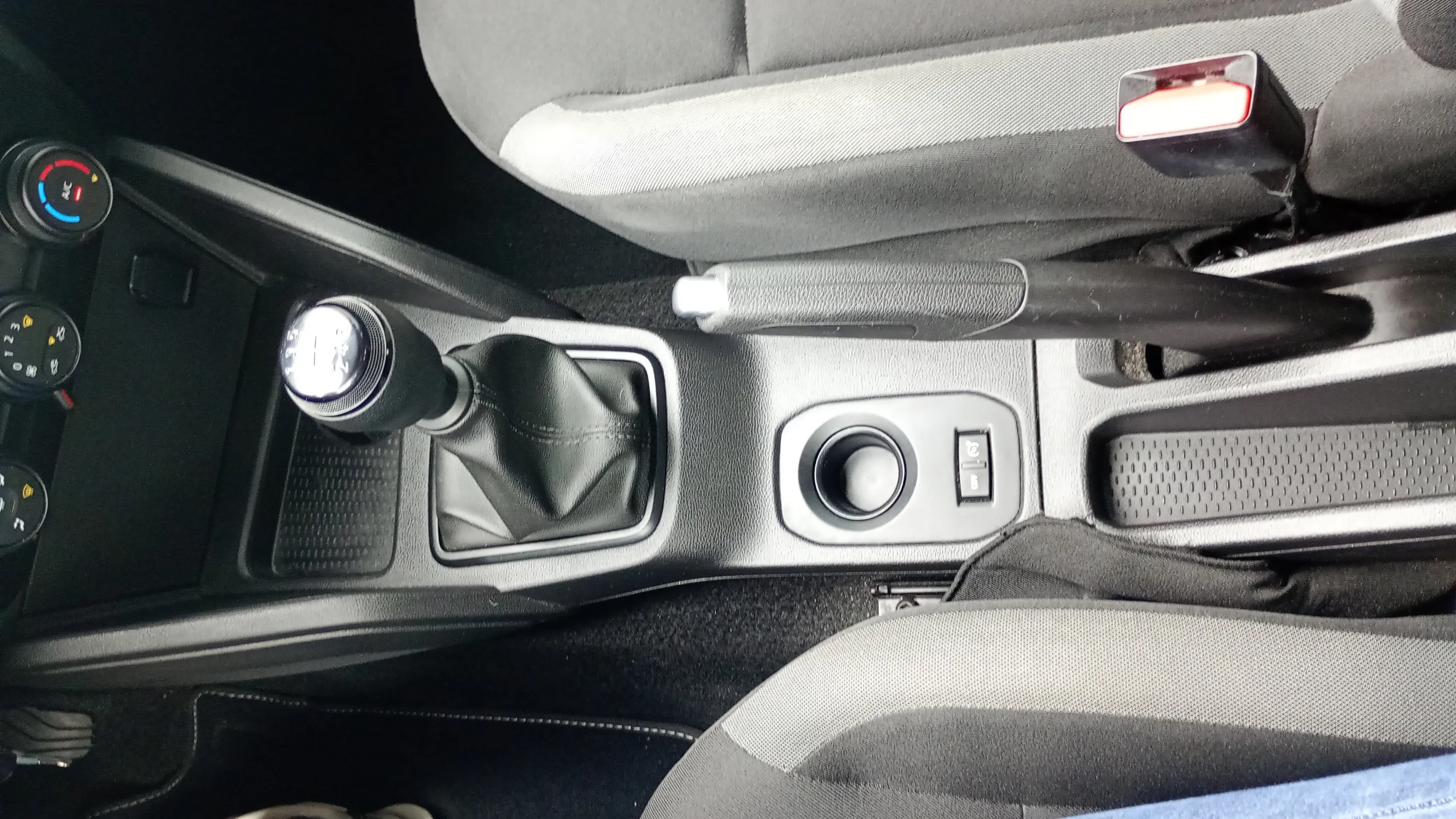 Dacia Duster Essential TCe 4x2 - foto 18