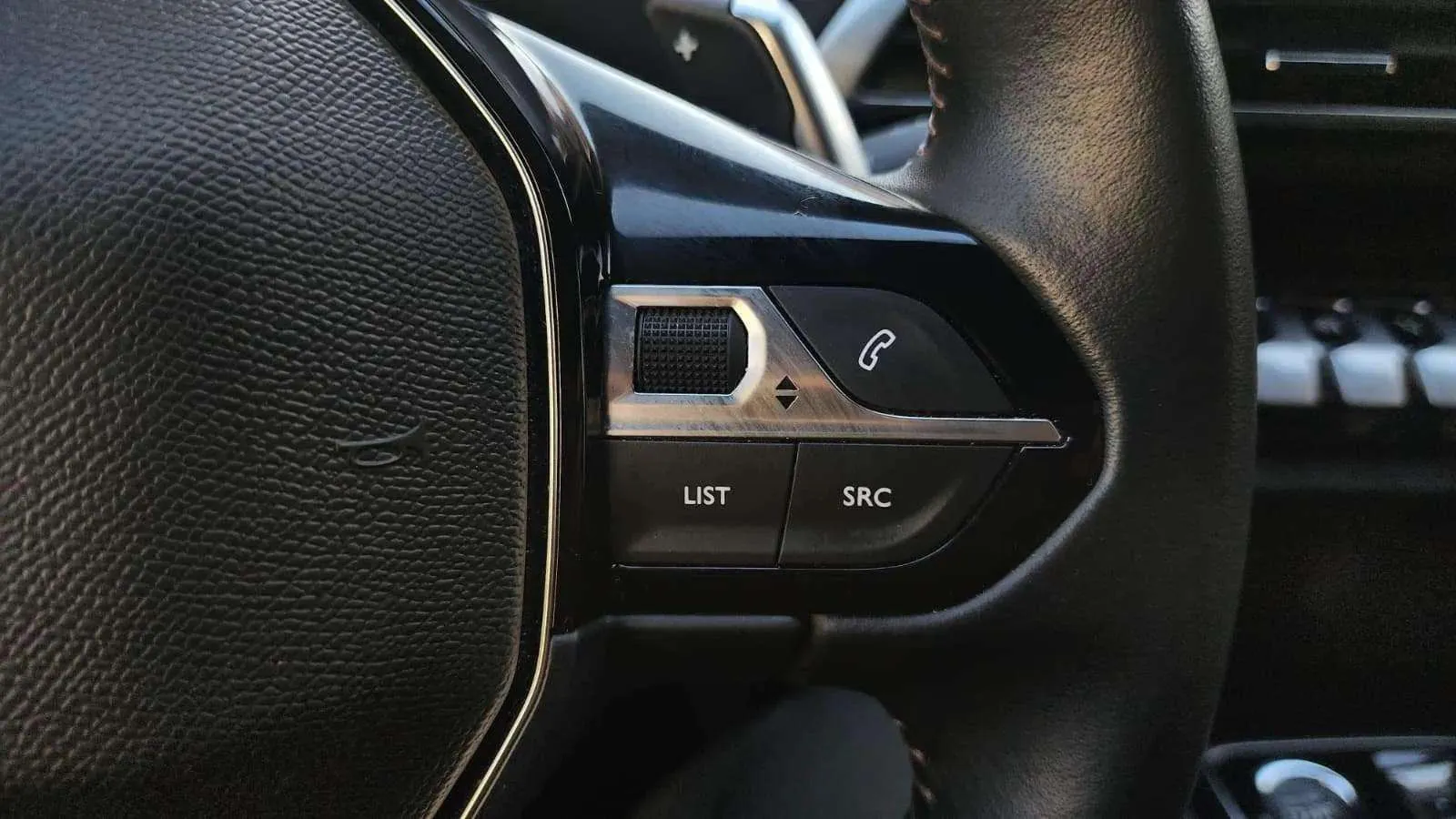 Peugeot 3008 1.2 Allure eDCS6 - foto 11