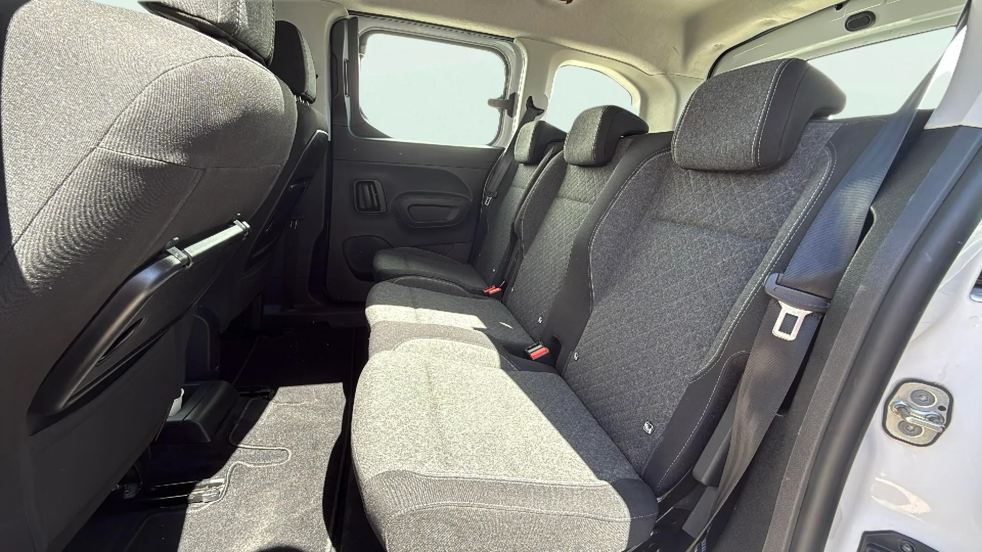 Opel Combo 1.5 TD Business Edition L N1 - foto 20