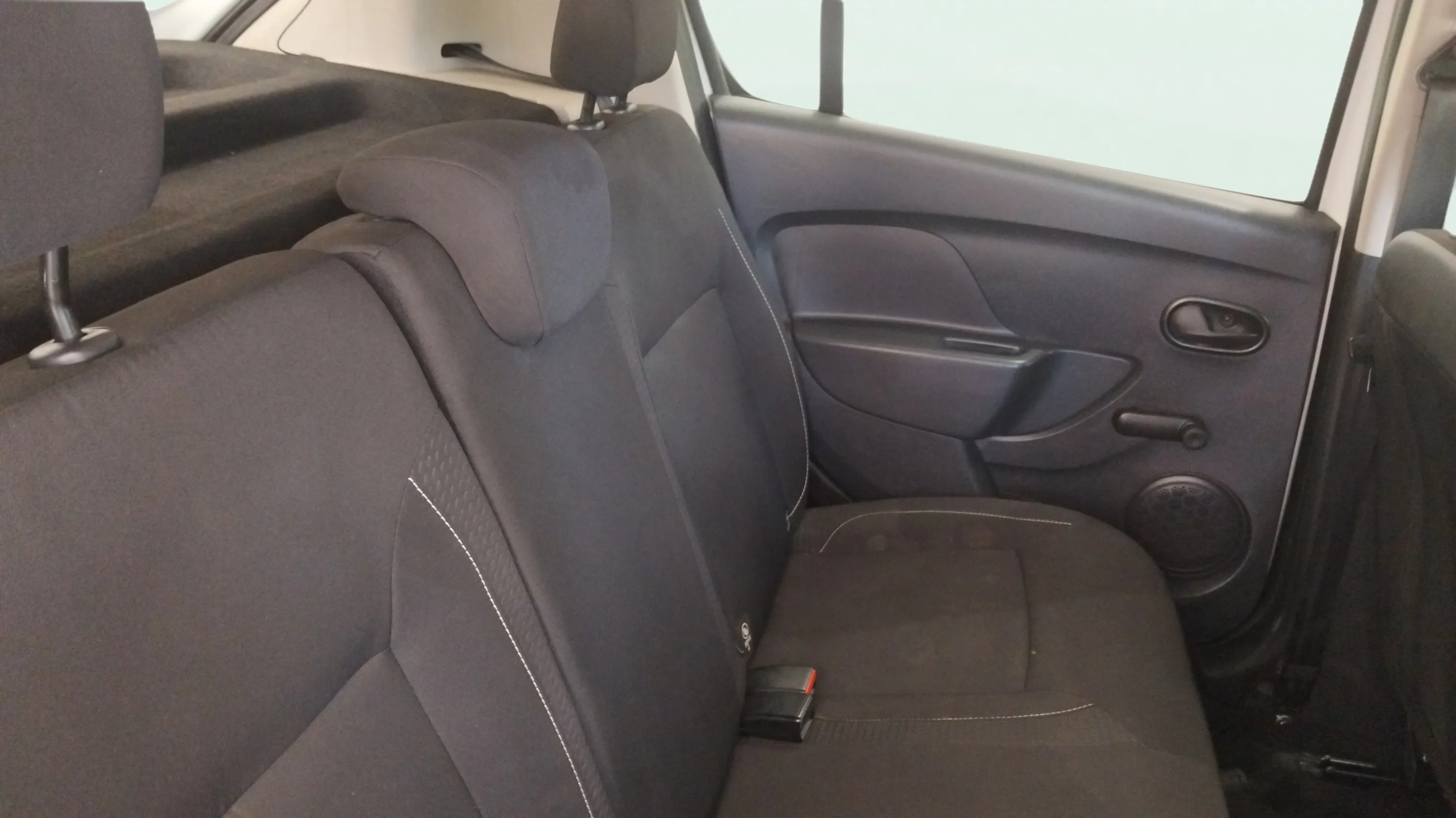 Dacia Sandero Access 1.0 18 - foto 9
