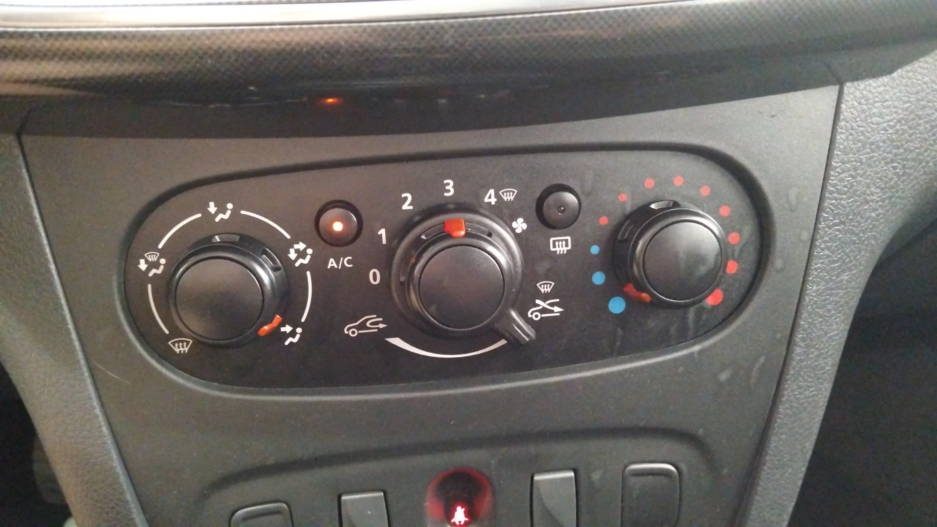 Dacia Sandero Access 1.0 18 - foto 14
