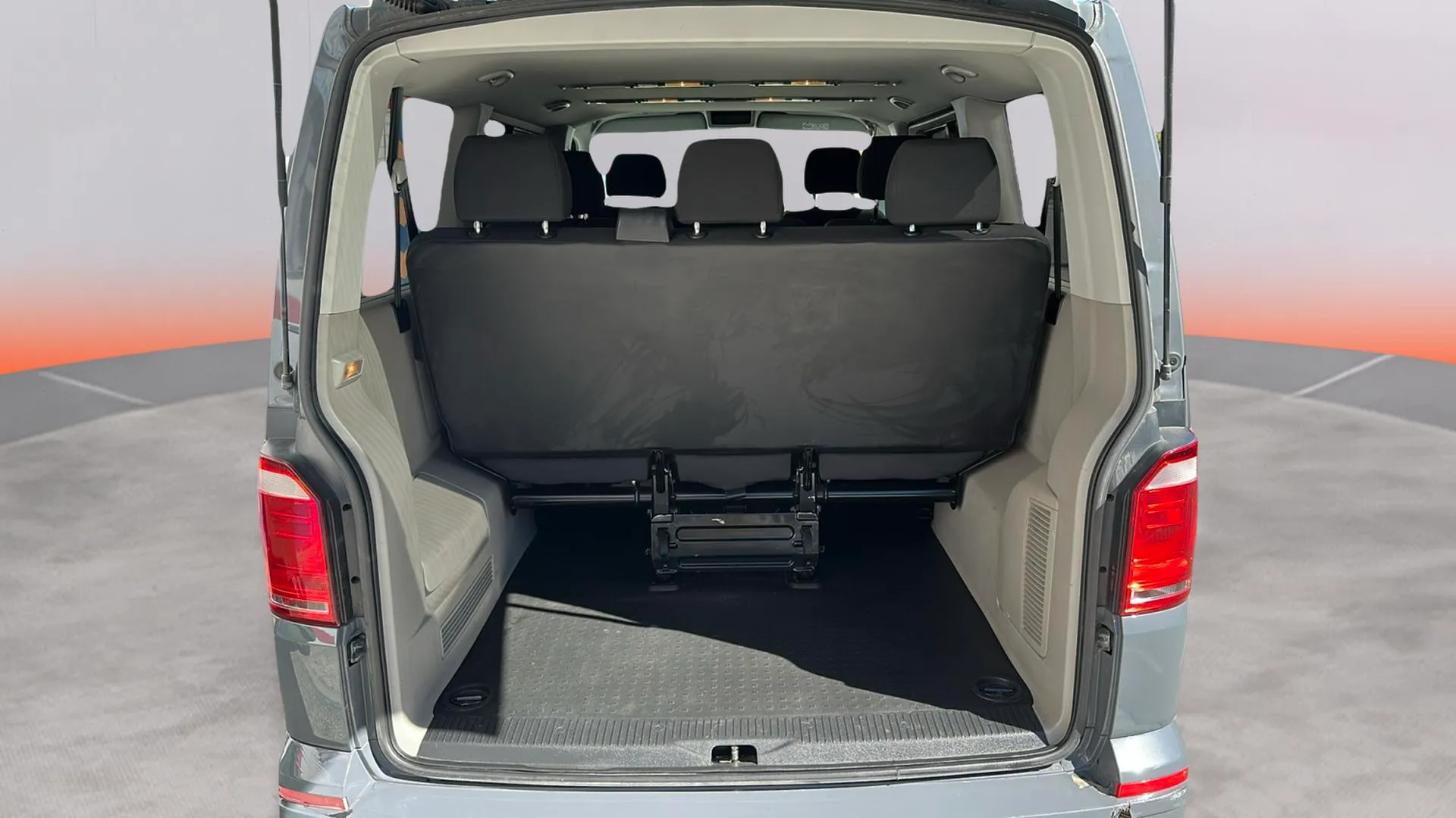 Volkswagen Caravelle Trendline Corto 2.0 TDI BMT - foto 19