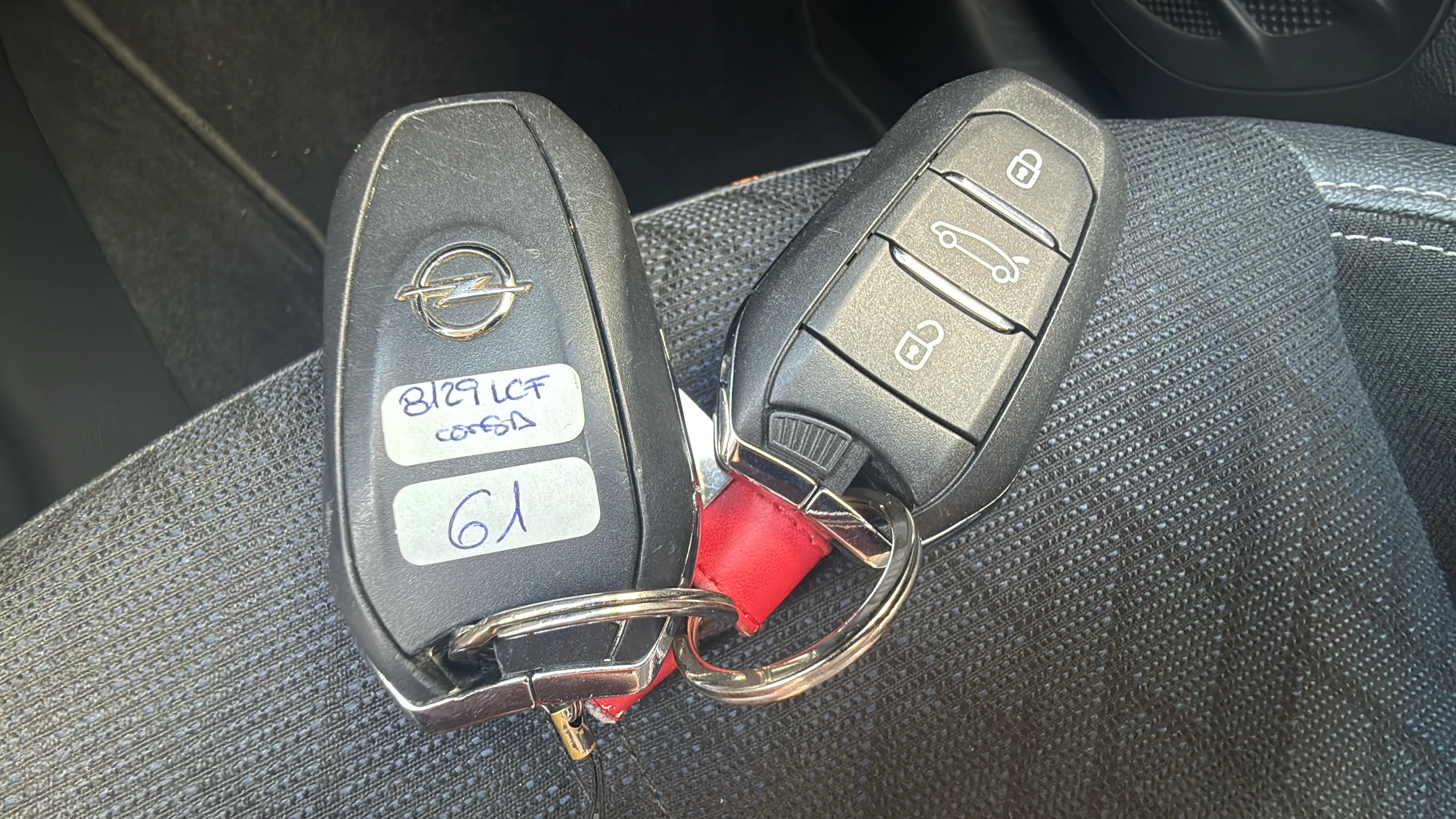 Opel Corsa 1.4 Turbo Color Edition - foto 26