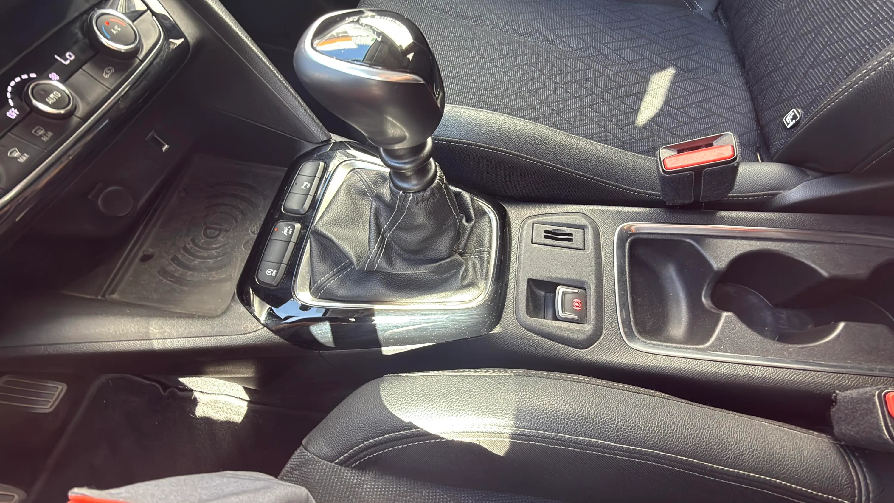 Opel Corsa 1.4 Turbo Color Edition - foto 15