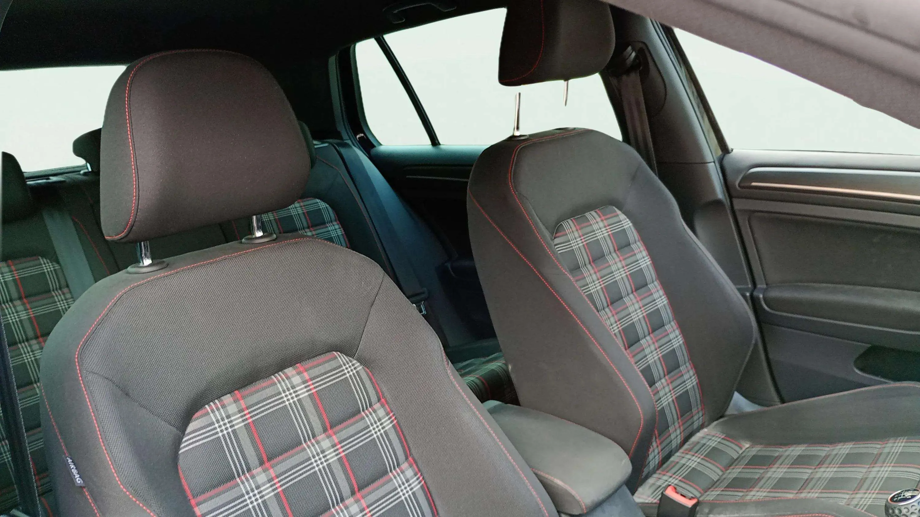 Volkswagen Golf GTI Performance 2.0 TSI - foto 13