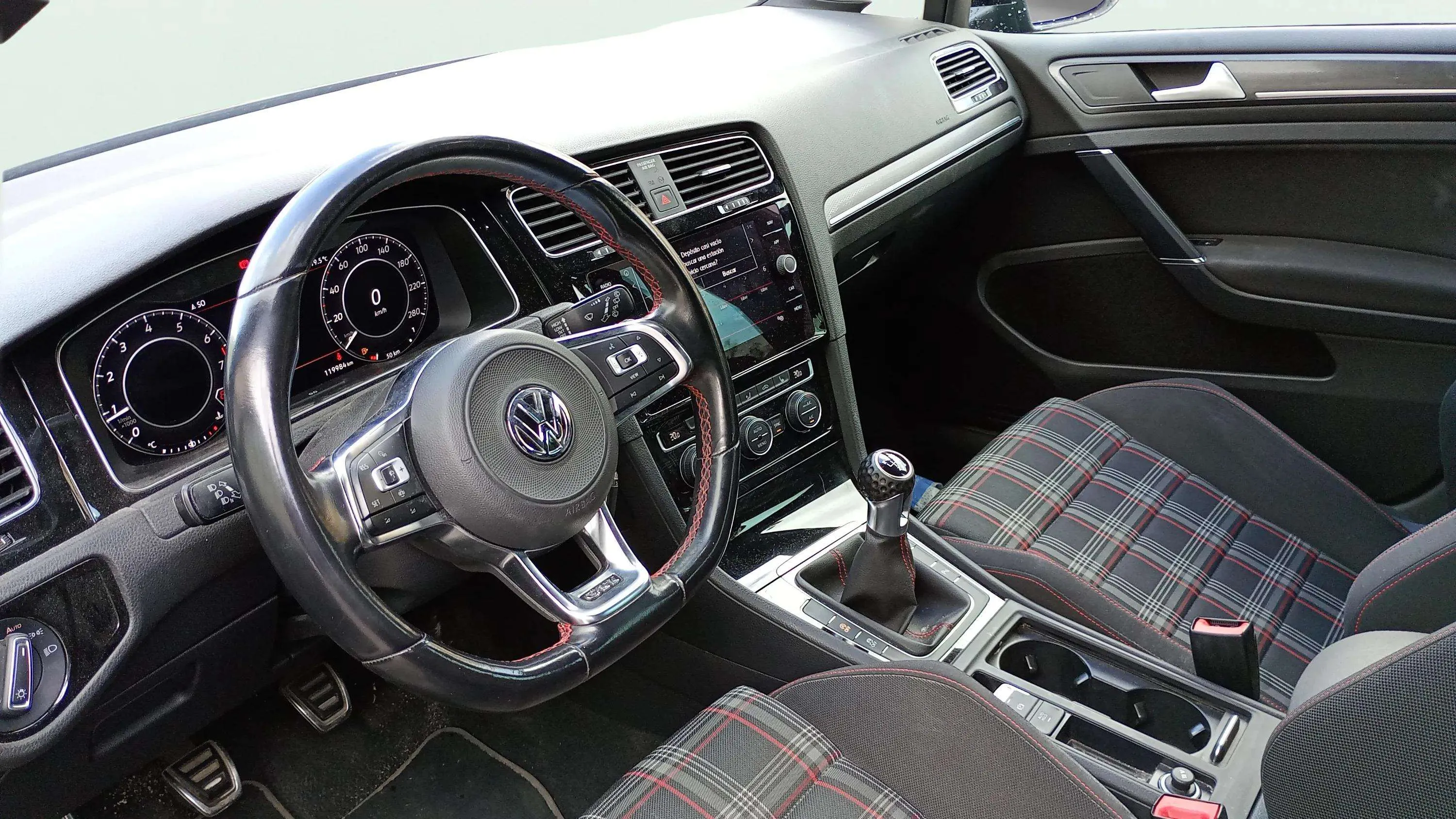 Volkswagen Golf GTI Performance 2.0 TSI - foto 11