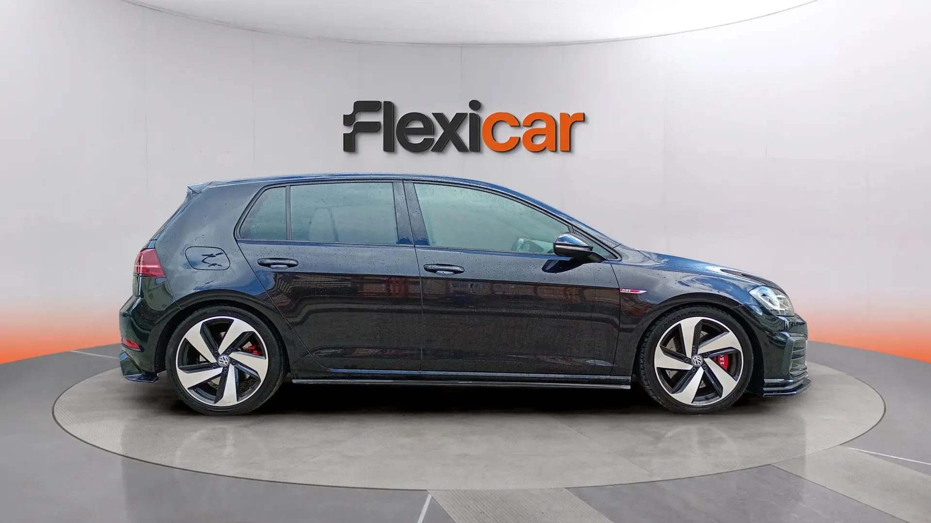 Volkswagen Golf GTI Performance 2.0 TSI - foto 2