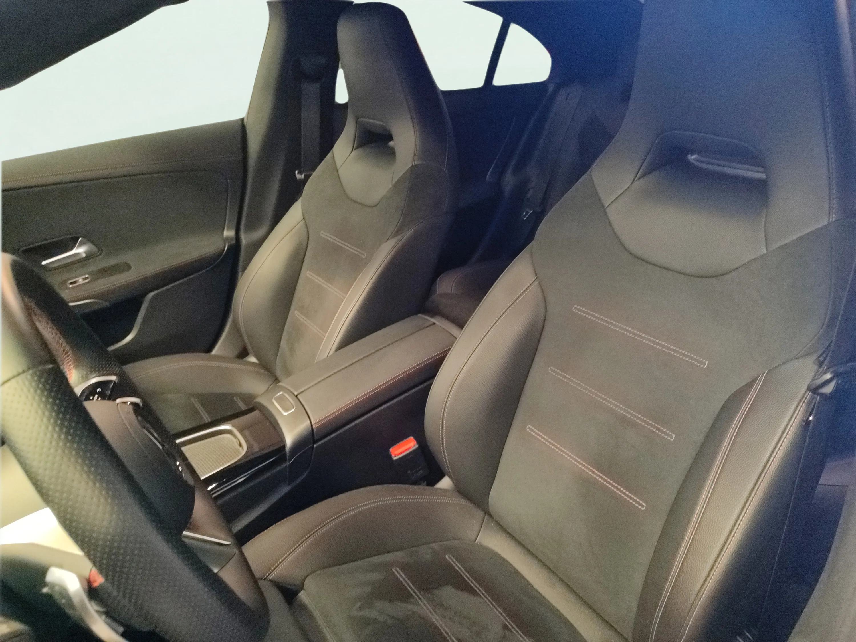 Mercedes-Benz CLA 200 - foto 16