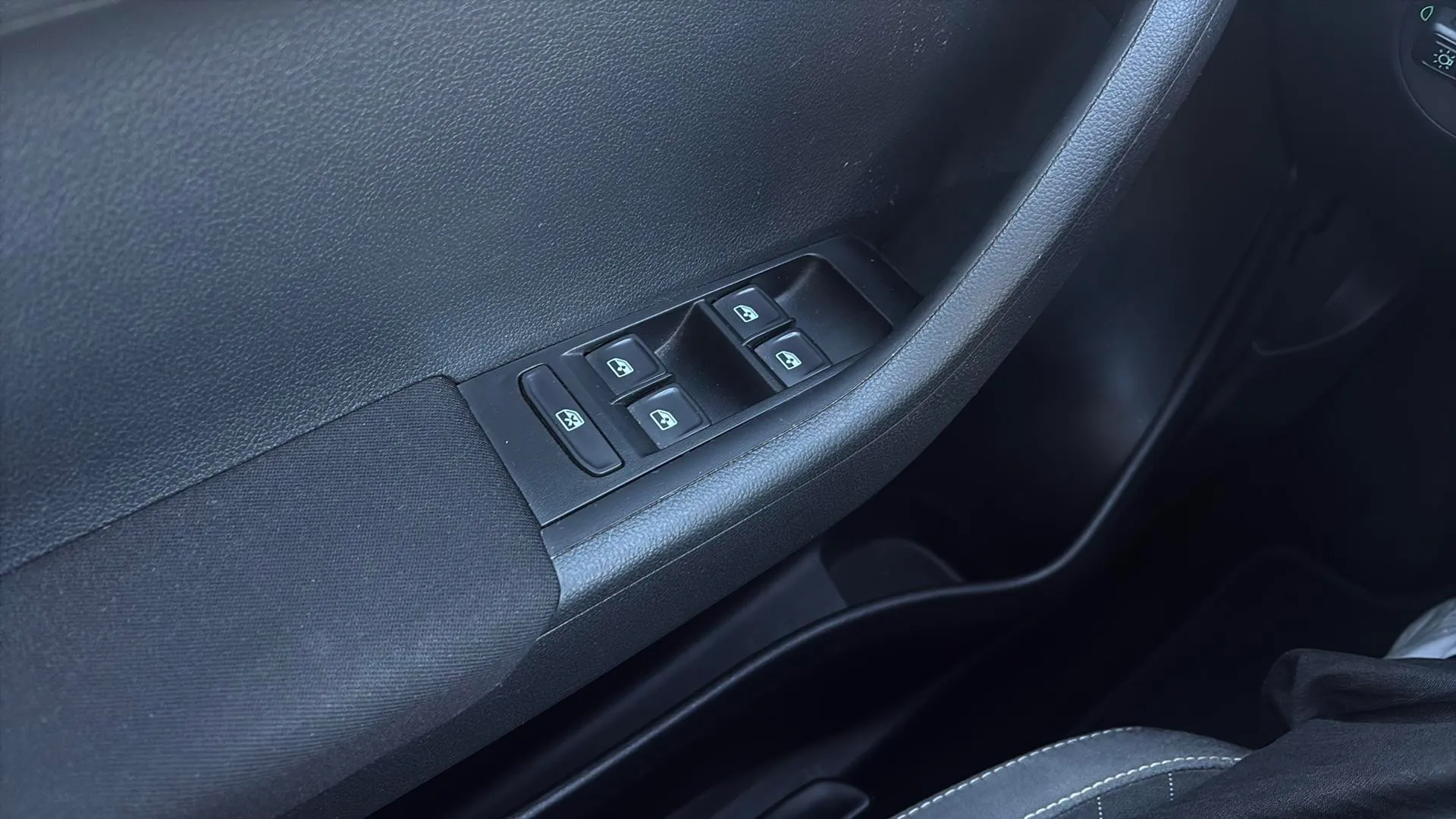 Škoda Fabia 1.0 MPI Active - foto 27