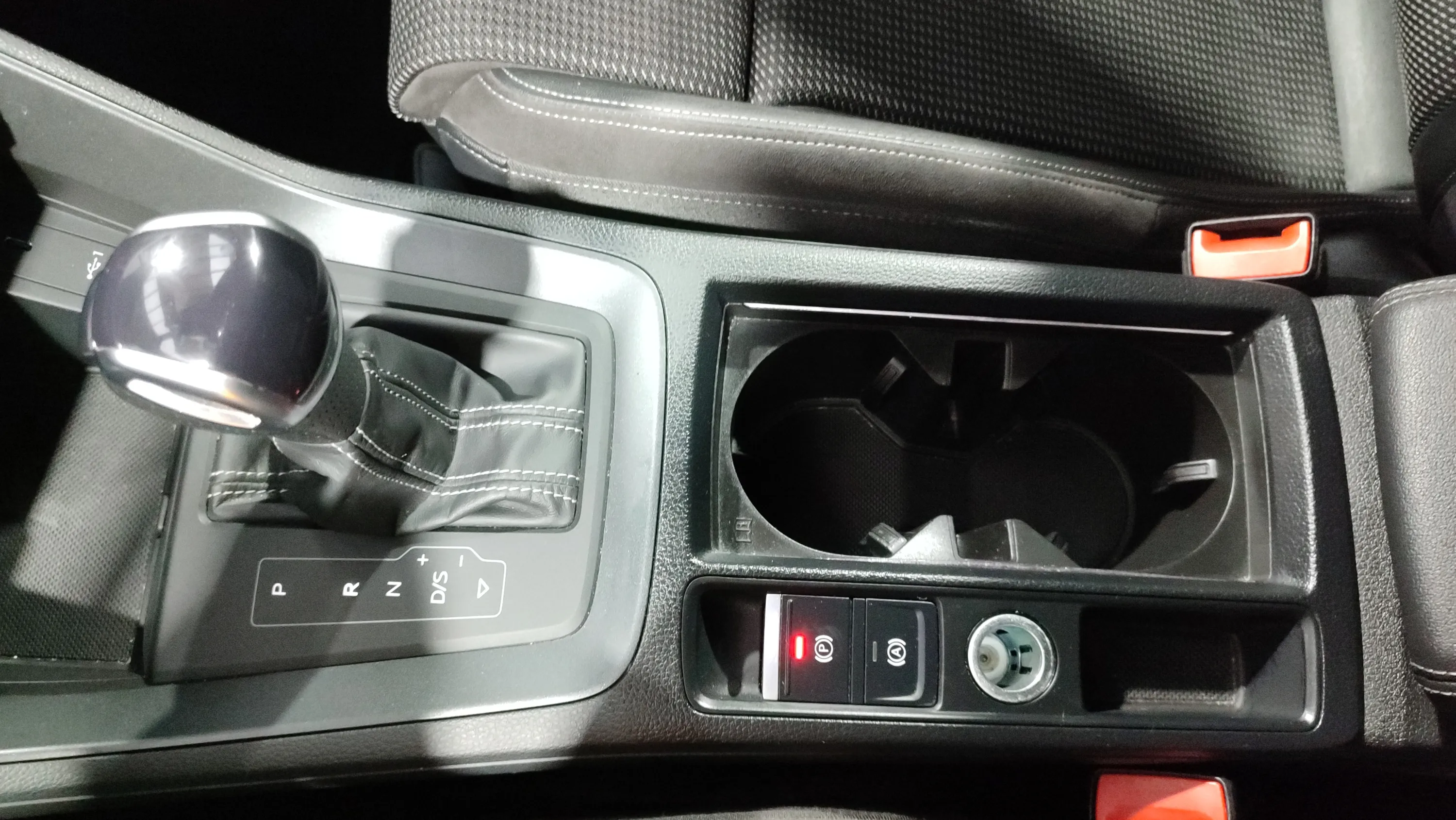 Audi Q3 35 TDI quattro - foto 16