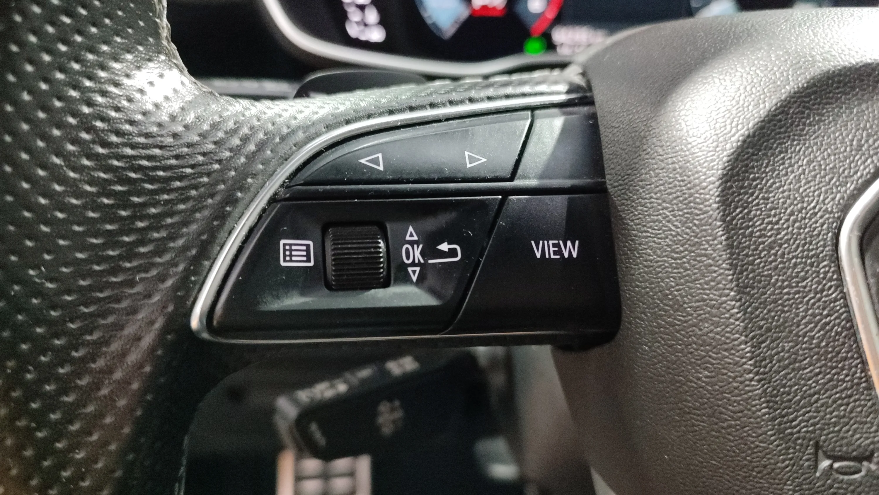Audi Q3 35 TDI quattro - foto 14
