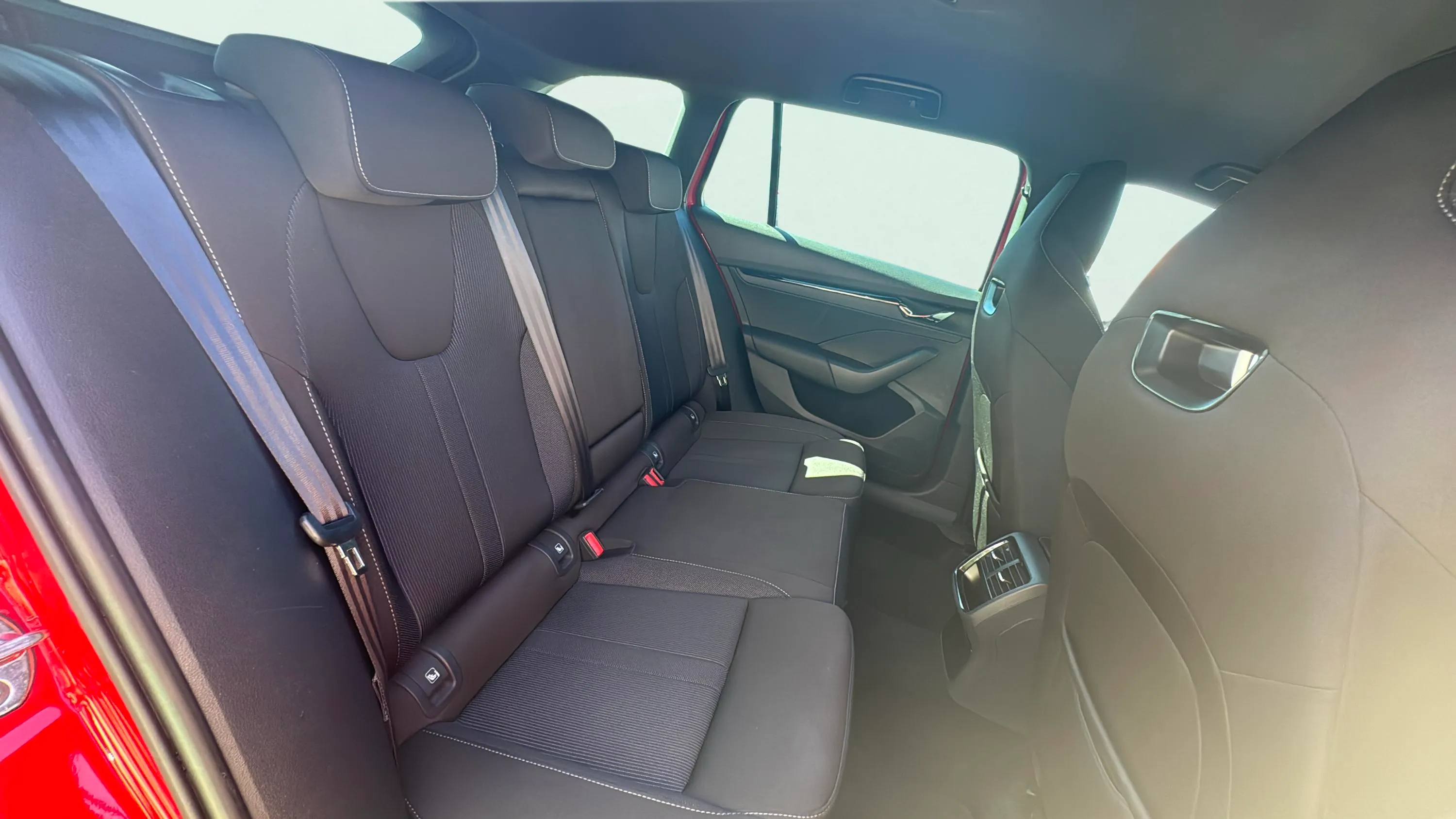 Škoda Octavia Combi 1.5 TSI DSG m-HEV Sport - foto 15