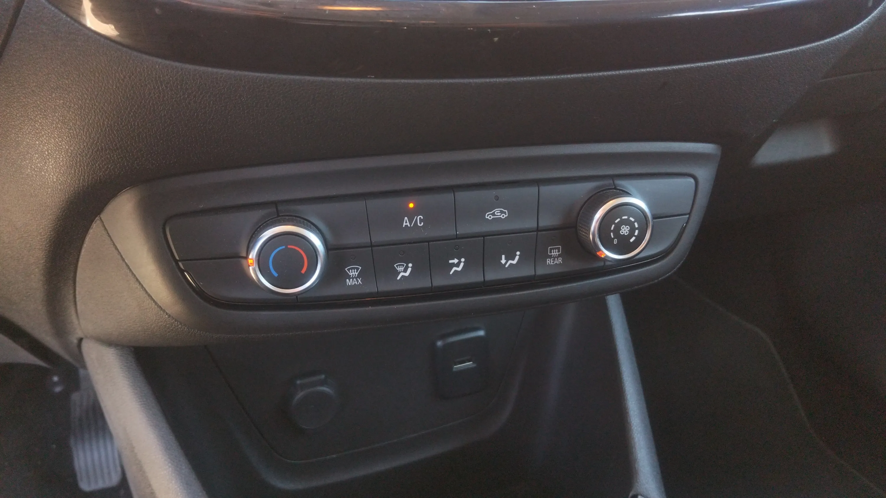 Opel Crossland 1.2 Design Line 120 Aniversario - foto 19