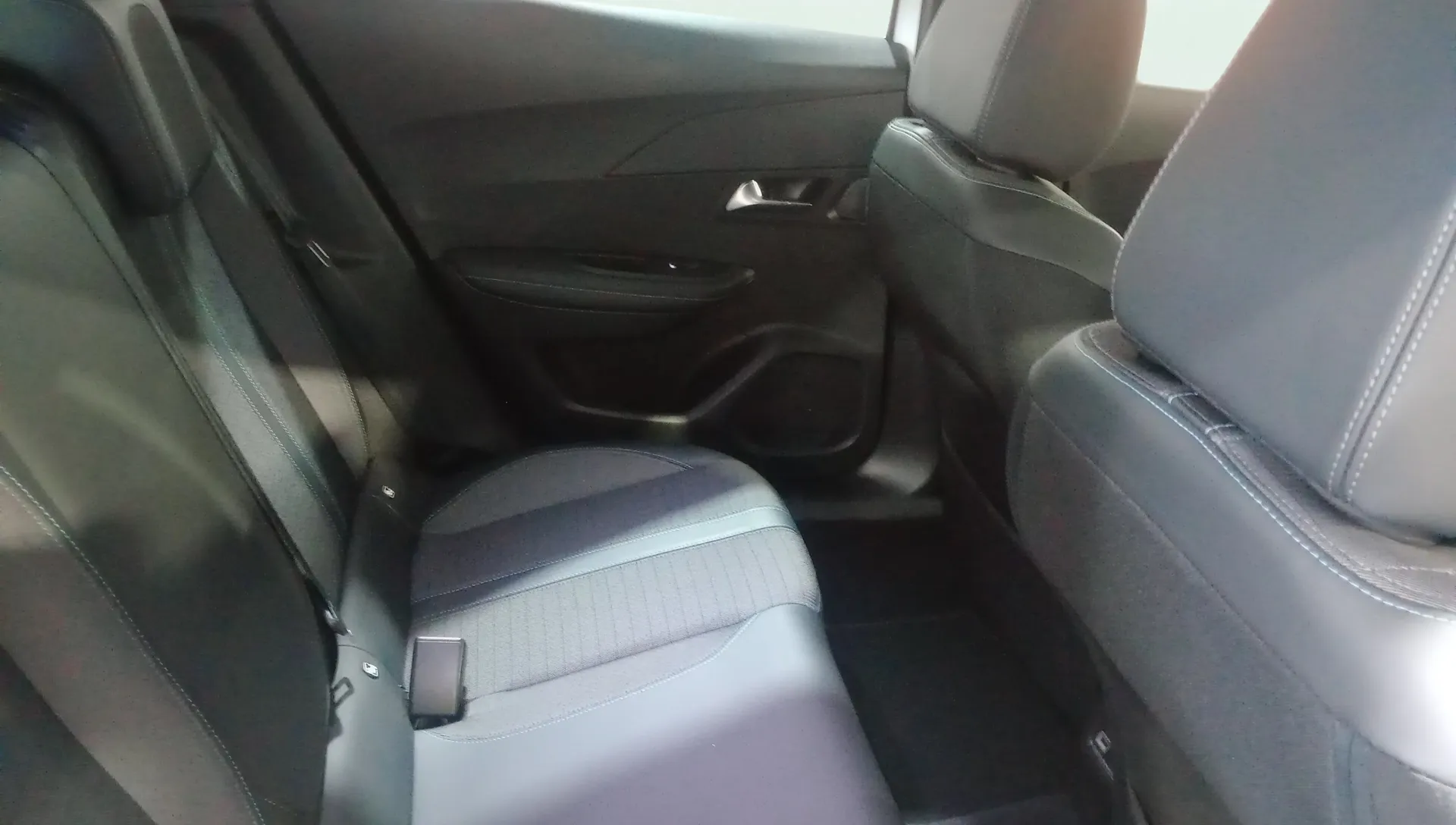 Peugeot 2008 Active BlueHDi - foto 12