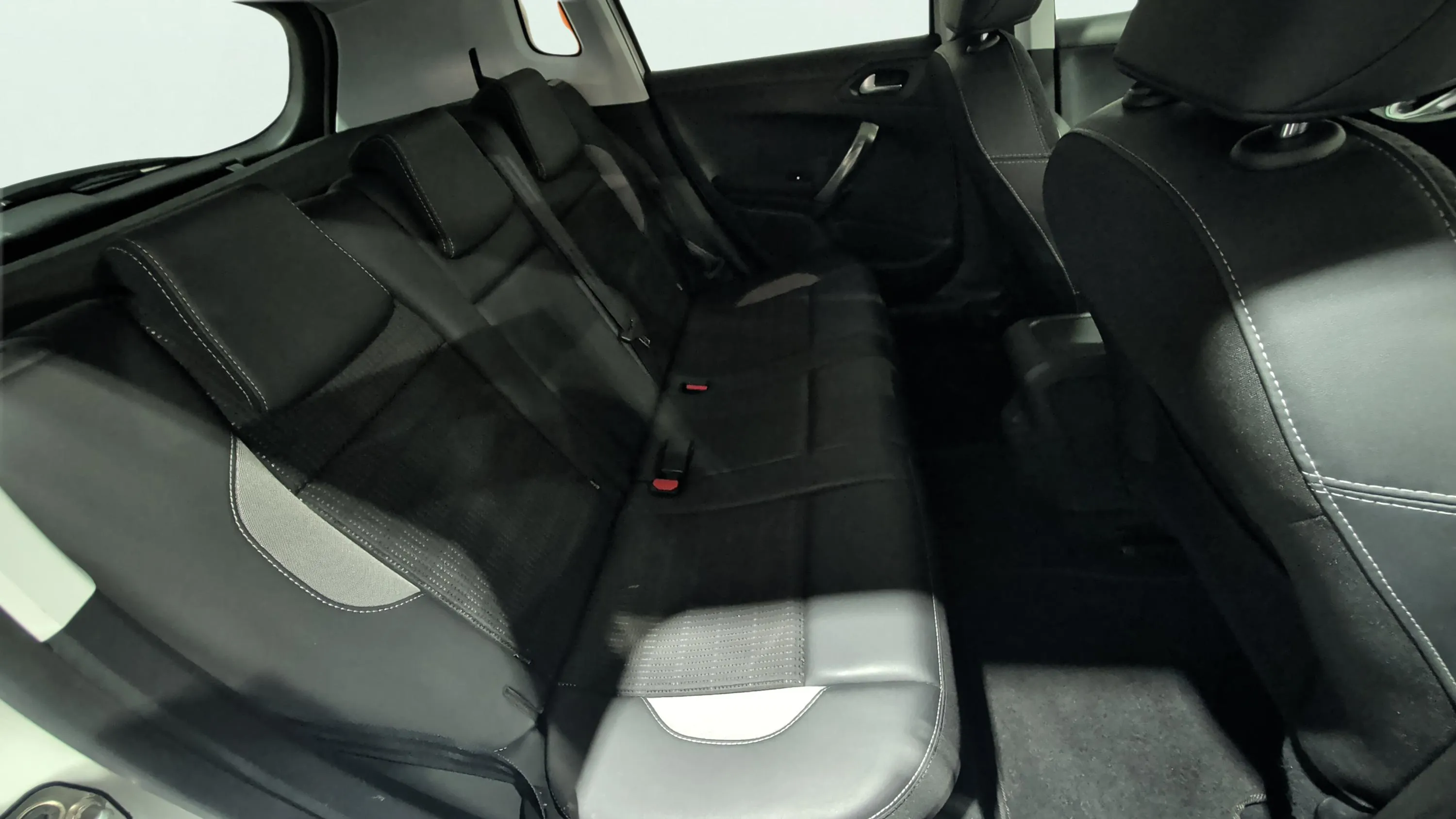Peugeot 2008 Allure 1.2 PureTech - foto 27
