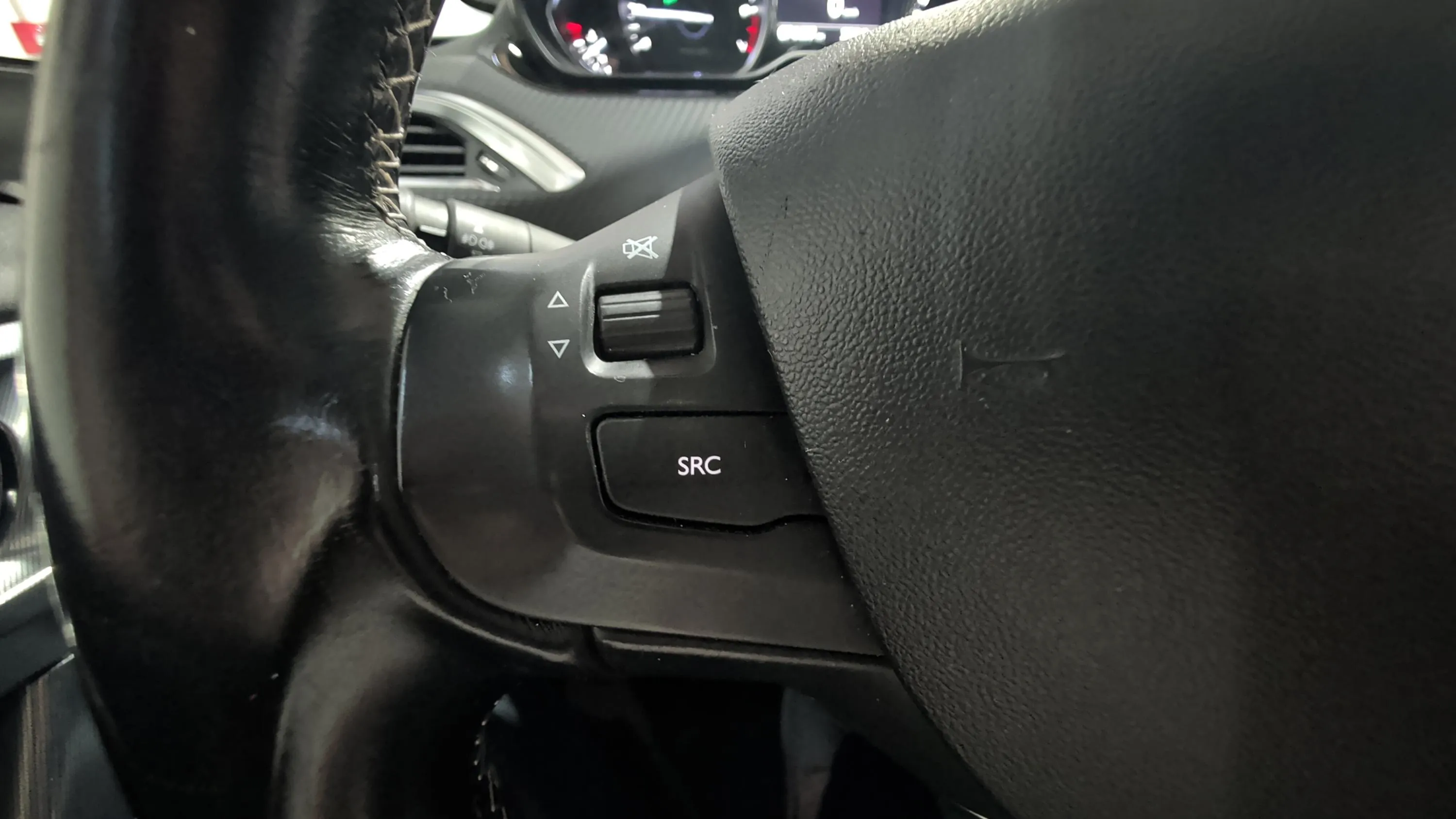 Peugeot 2008 Allure 1.2 PureTech - foto 11