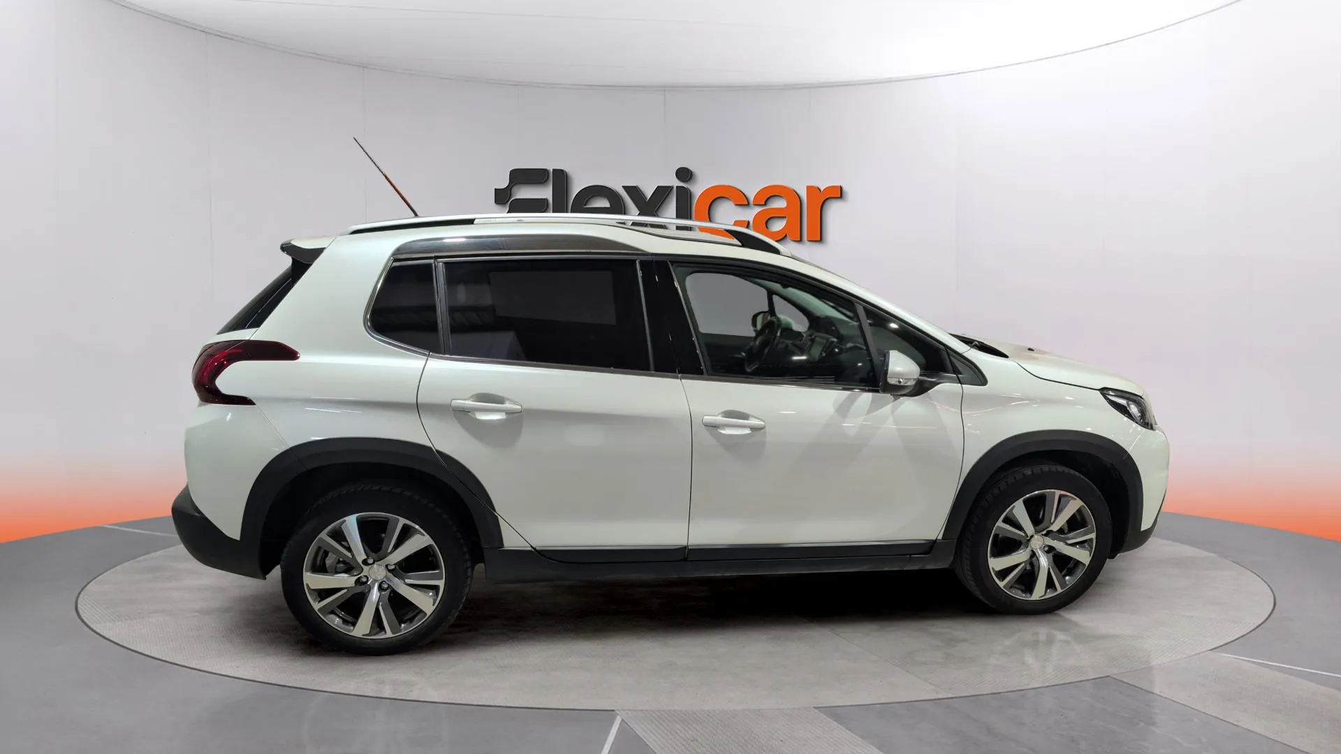 Peugeot 2008 Allure 1.2 PureTech - foto 8