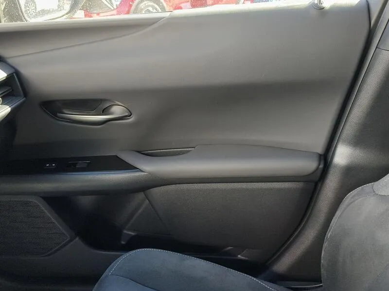 Lexus UX 2.0 250h Business - foto 17
