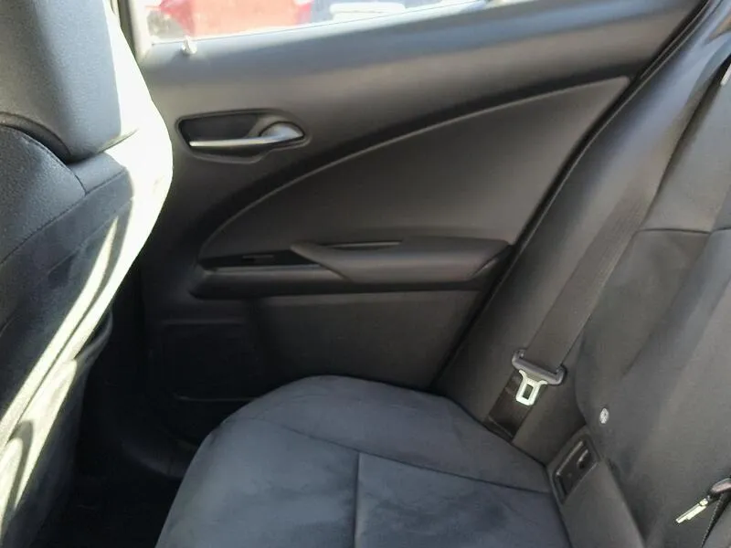 Lexus UX 2.0 250h Business - foto 28