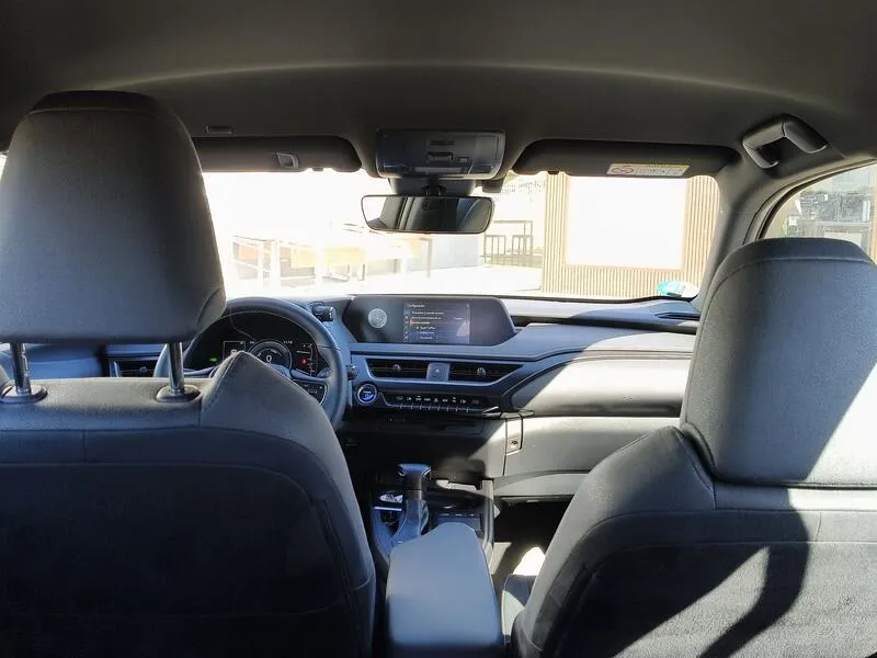 Lexus UX 2.0 250h Business - foto 33