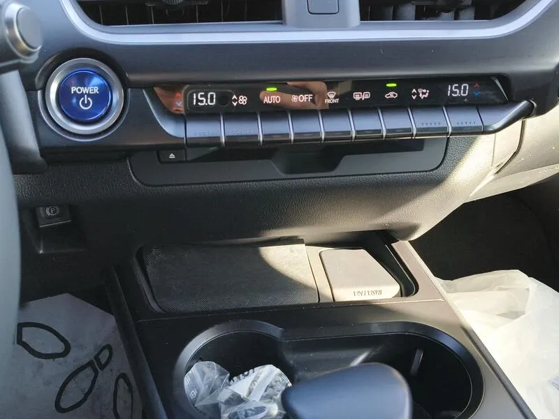 Lexus UX 2.0 250h Business - foto 12