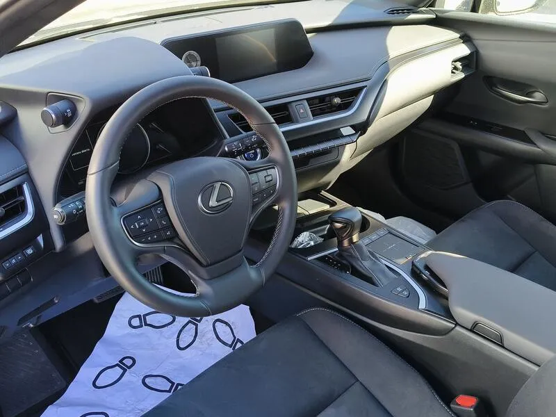 Lexus UX 2.0 250h Business - foto 10