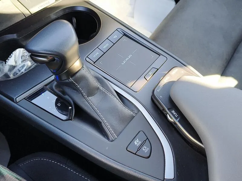 Lexus UX 2.0 250h Business - foto 13