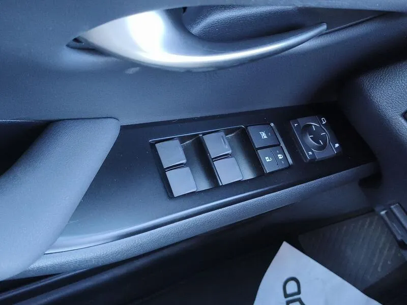 Lexus UX 2.0 250h Business - foto 25