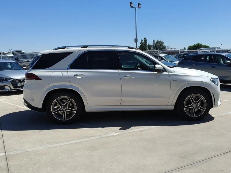 Mercedes-Benz GLE 350de 4MATIC - foto 7