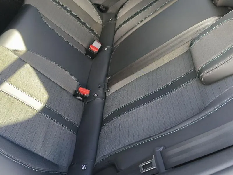 Peugeot 2008 Allure Pack PureTech 130 - foto 35