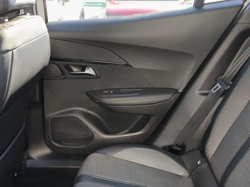 Peugeot 2008 Allure Pack PureTech 130 - foto 33