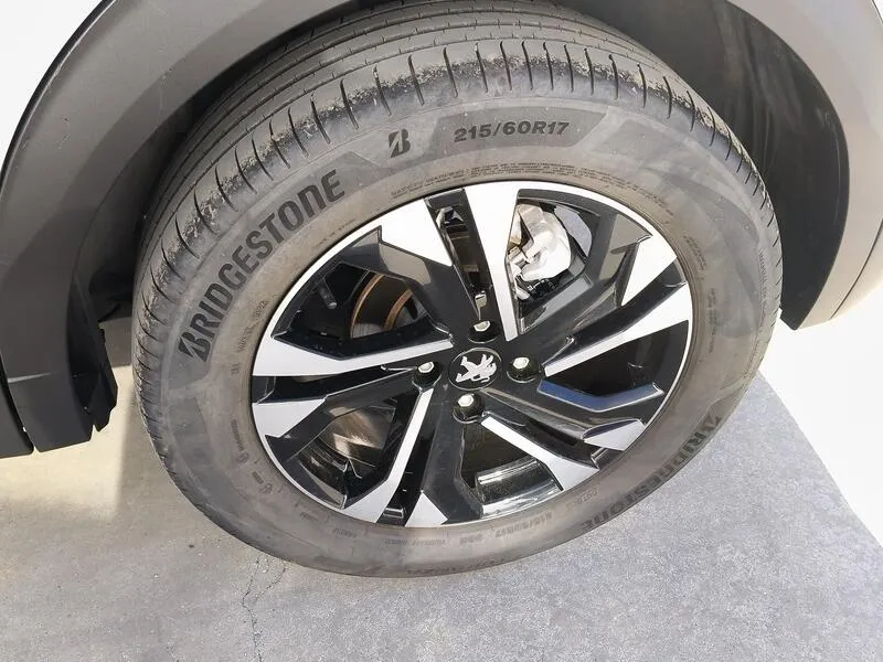 Peugeot 2008 Allure Pack PureTech 130 - foto 46