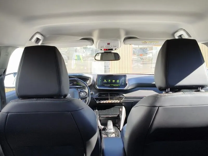Peugeot 2008 Allure Pack PureTech 130 - foto 39