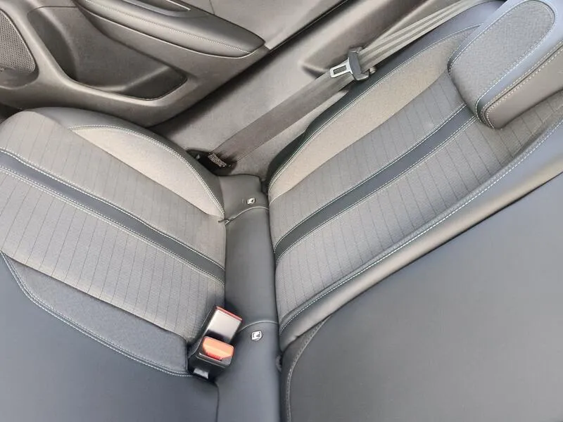Peugeot 2008 Allure Pack PureTech 130 - foto 34