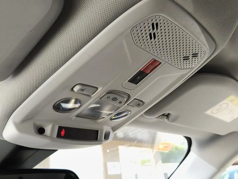 Peugeot 2008 Allure Pack PureTech 130 - foto 24
