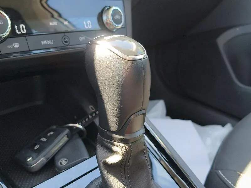 Škoda Kamiq 1.0 TSI DSG Ambition - foto 14