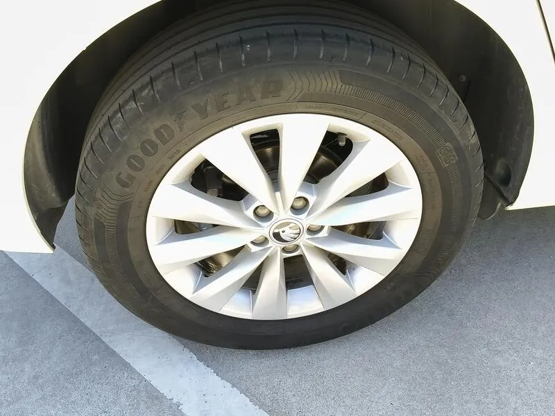 Škoda Kamiq 1.0 TSI DSG Ambition - foto 41