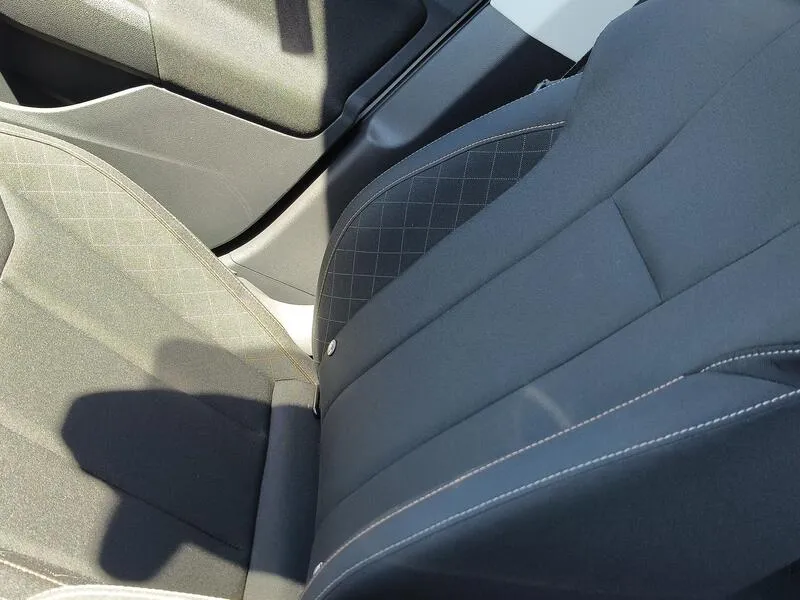 Škoda Kamiq 1.0 TSI DSG Ambition - foto 23