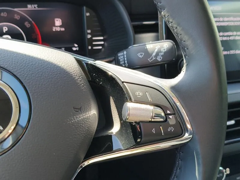 Škoda Kamiq 1.0 TSI DSG Ambition - foto 25