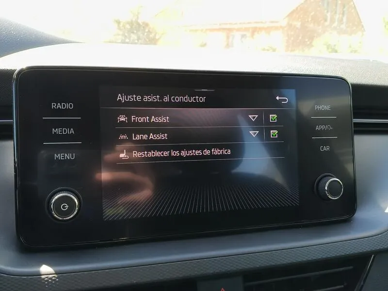 Škoda Kamiq 1.0 TSI DSG Ambition - foto 19