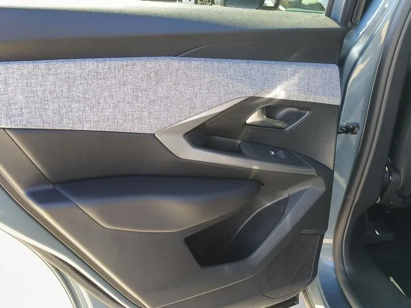 Peugeot 3008 Hybrid 145 Allure 1.2 - foto 31
