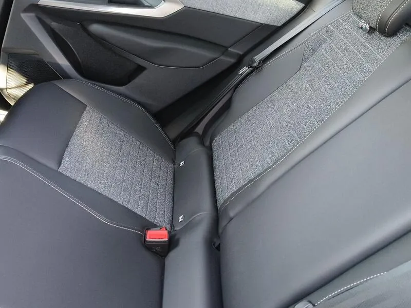 Peugeot 3008 Hybrid 145 Allure 1.2 - foto 29