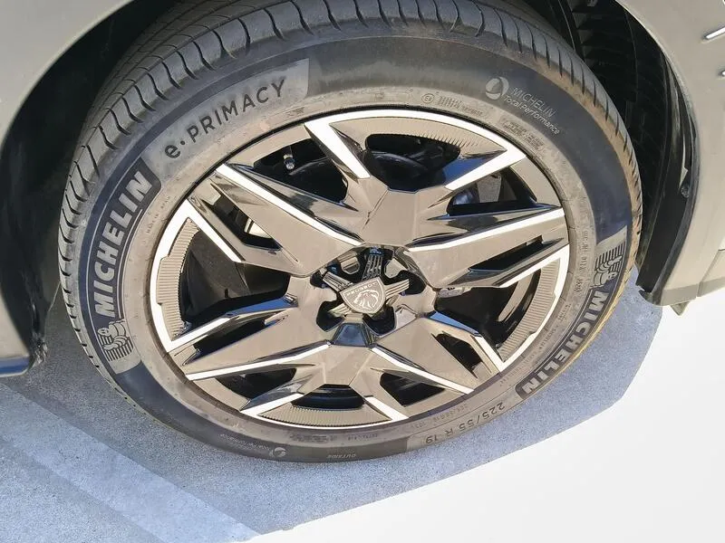 Peugeot 3008 Hybrid 145 Allure 1.2 - foto 37