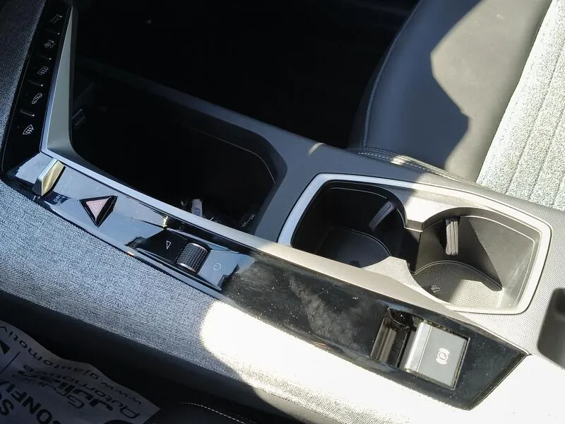 Peugeot 3008 Hybrid 145 Allure 1.2 - foto 13