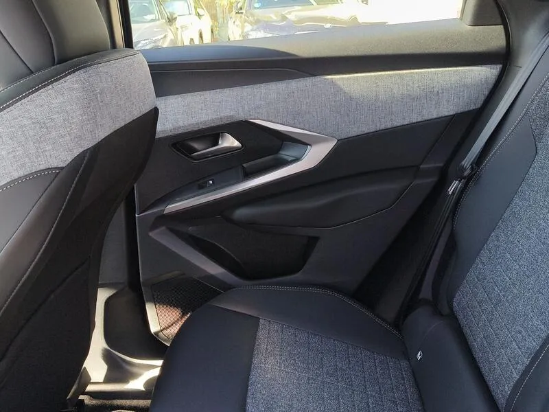Peugeot 3008 Hybrid 145 Allure 1.2 - foto 28