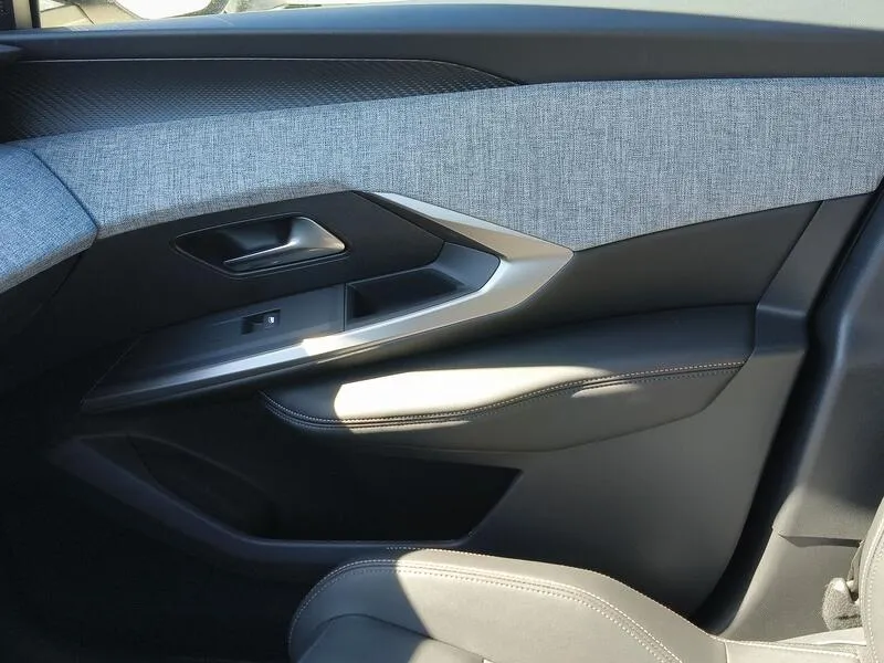 Peugeot 3008 Hybrid 145 Allure 1.2 - foto 24