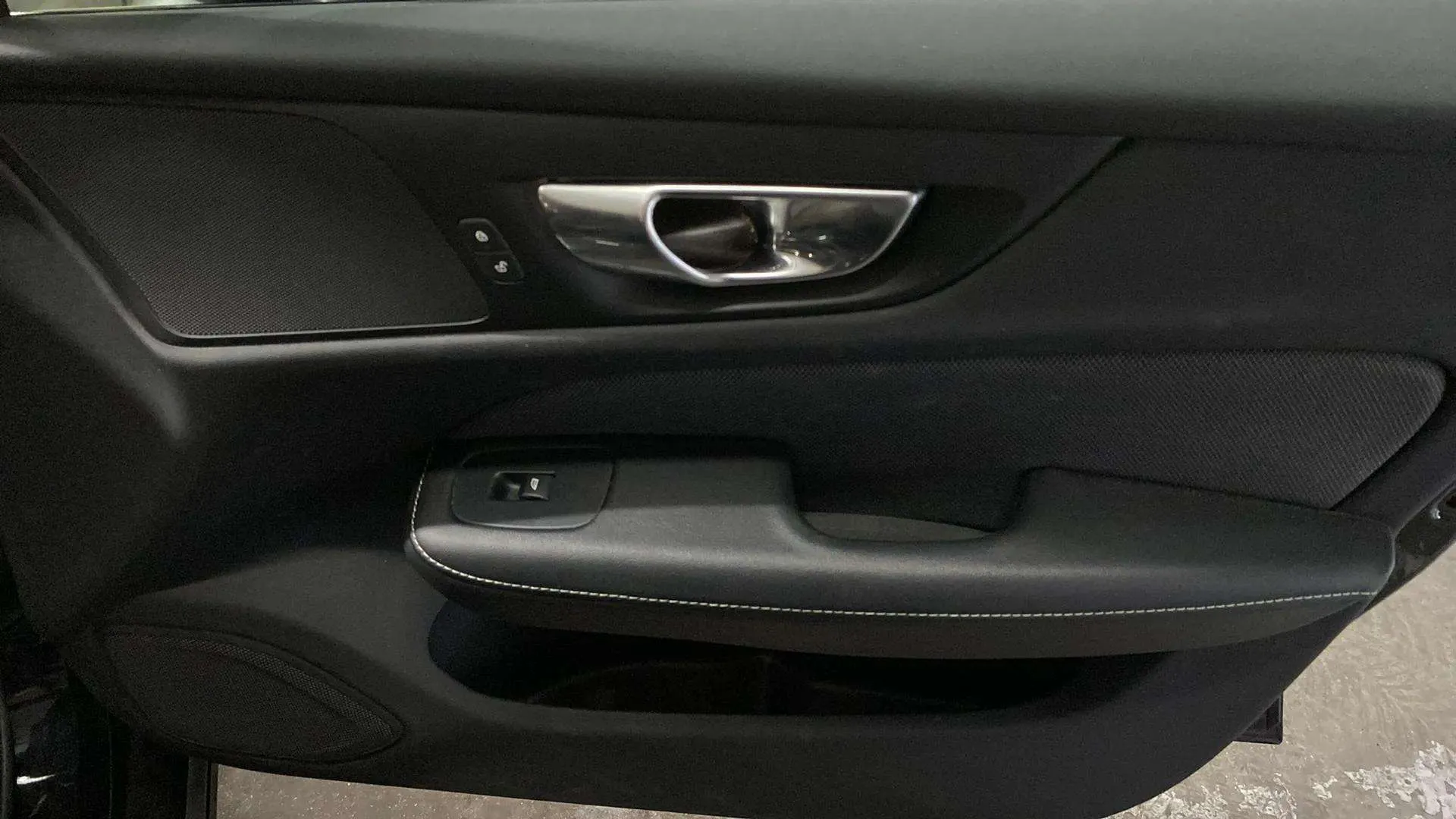Volvo V60 2.0 T6 AWD Recharge R-Design - foto 19