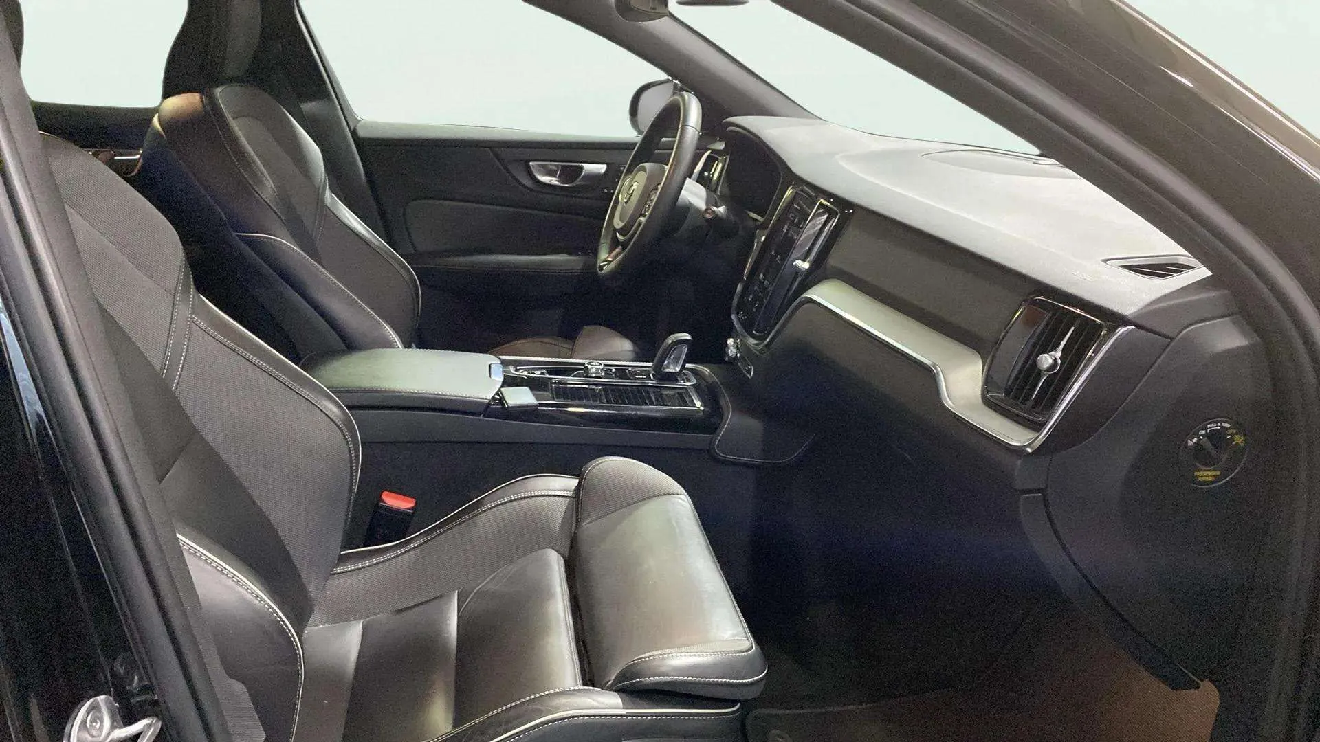 Volvo V60 2.0 T6 AWD Recharge R-Design - foto 9